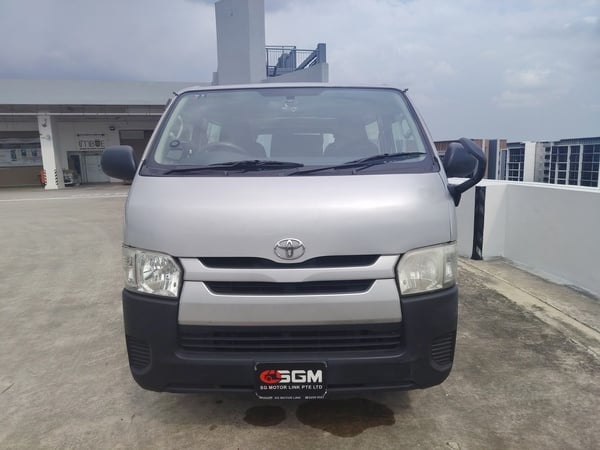 TOYOTA HIACE DX 3.0 AUTO
