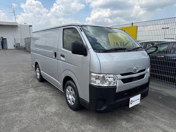TOYOTA HIACE DX 2.8A