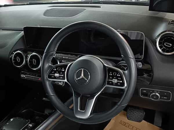 MERCEDES BENZ GLA200 SPORT EXECUTIVE AUTO