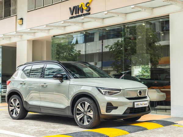 VOLVO XC40 RECHARGE PURE ELECTRIC PLUS
