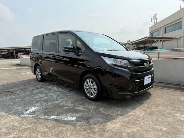 TOYOTA NOAH HYBRID 1.8X CVT