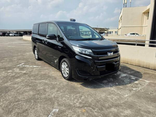 TOYOTA NOAH HYBRID 7-SEATER 1.8X CVT
