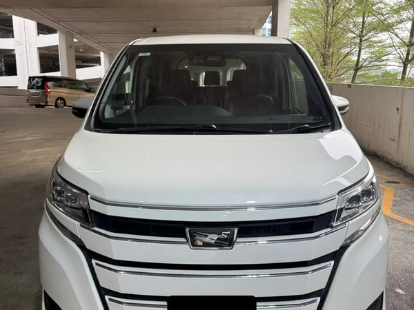 TOYOTA NOAH HYBRID 1.8X CVT