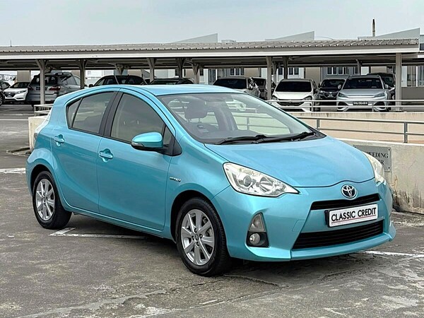 TOYOTA PRIUS C CVT