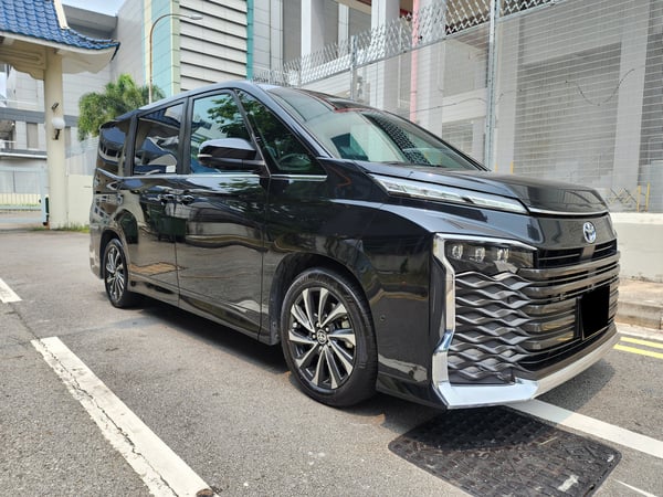 TOYOTA VOXY HYBRID S-Z