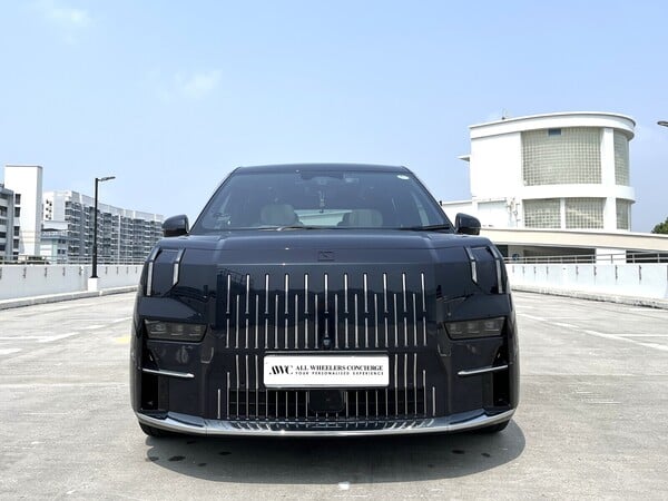 ZEEKR 009 AWD (7-SEATER)