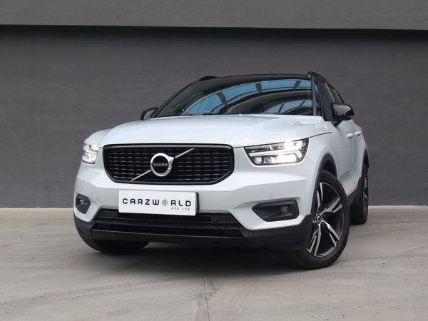 VOLVO XC40 T4 R-DESIGN